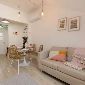 New Bright And Cozy In Graca Apartment