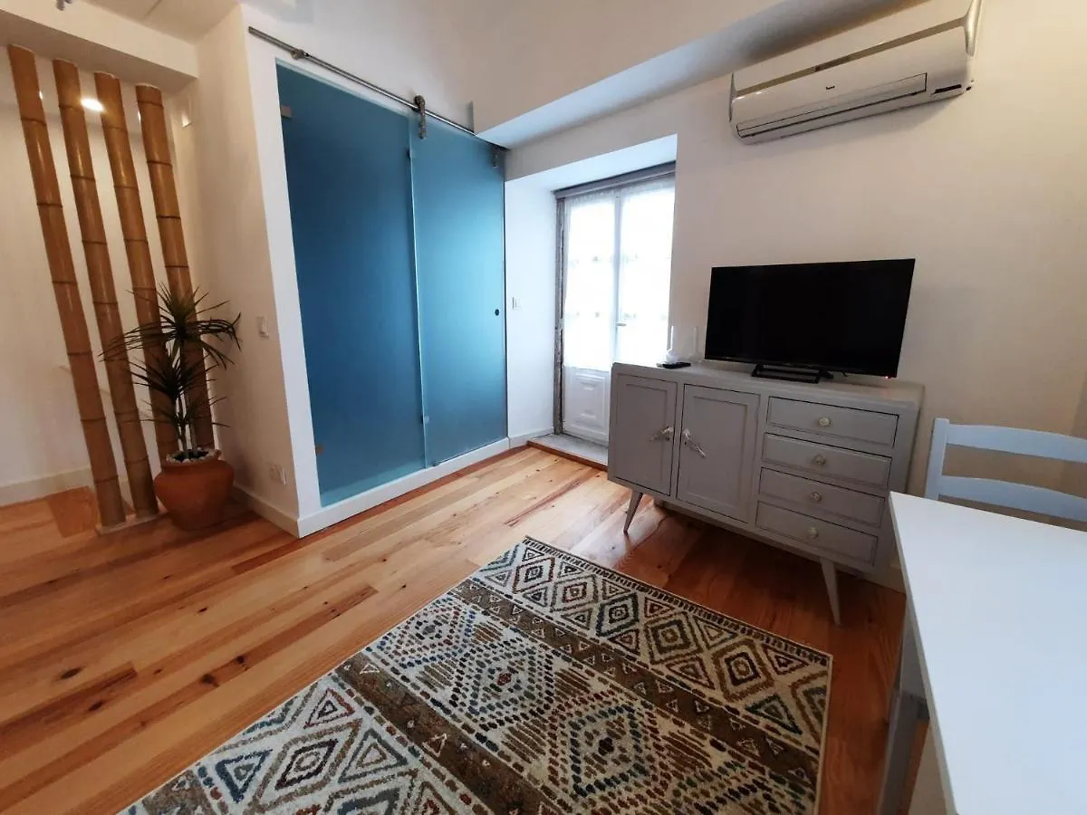 Lisbon Castle Apartment 0*,