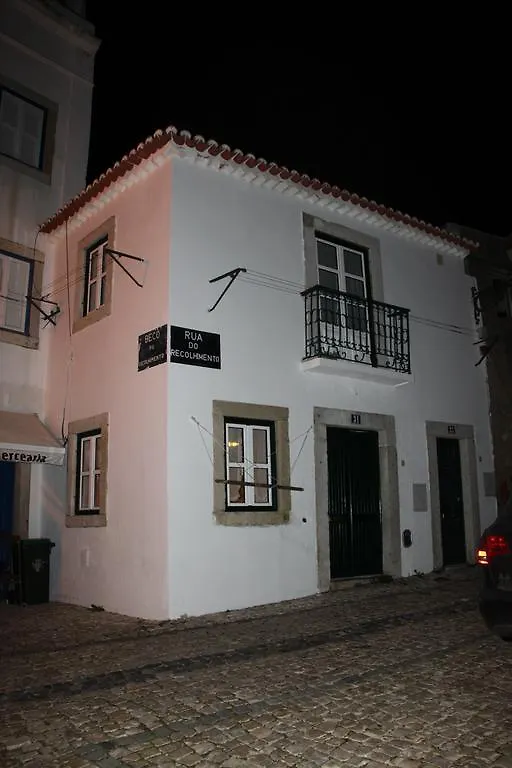 Lisbon Castle Apartment 0*,